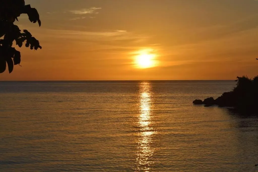 Irie Vibes By The Beach Negril