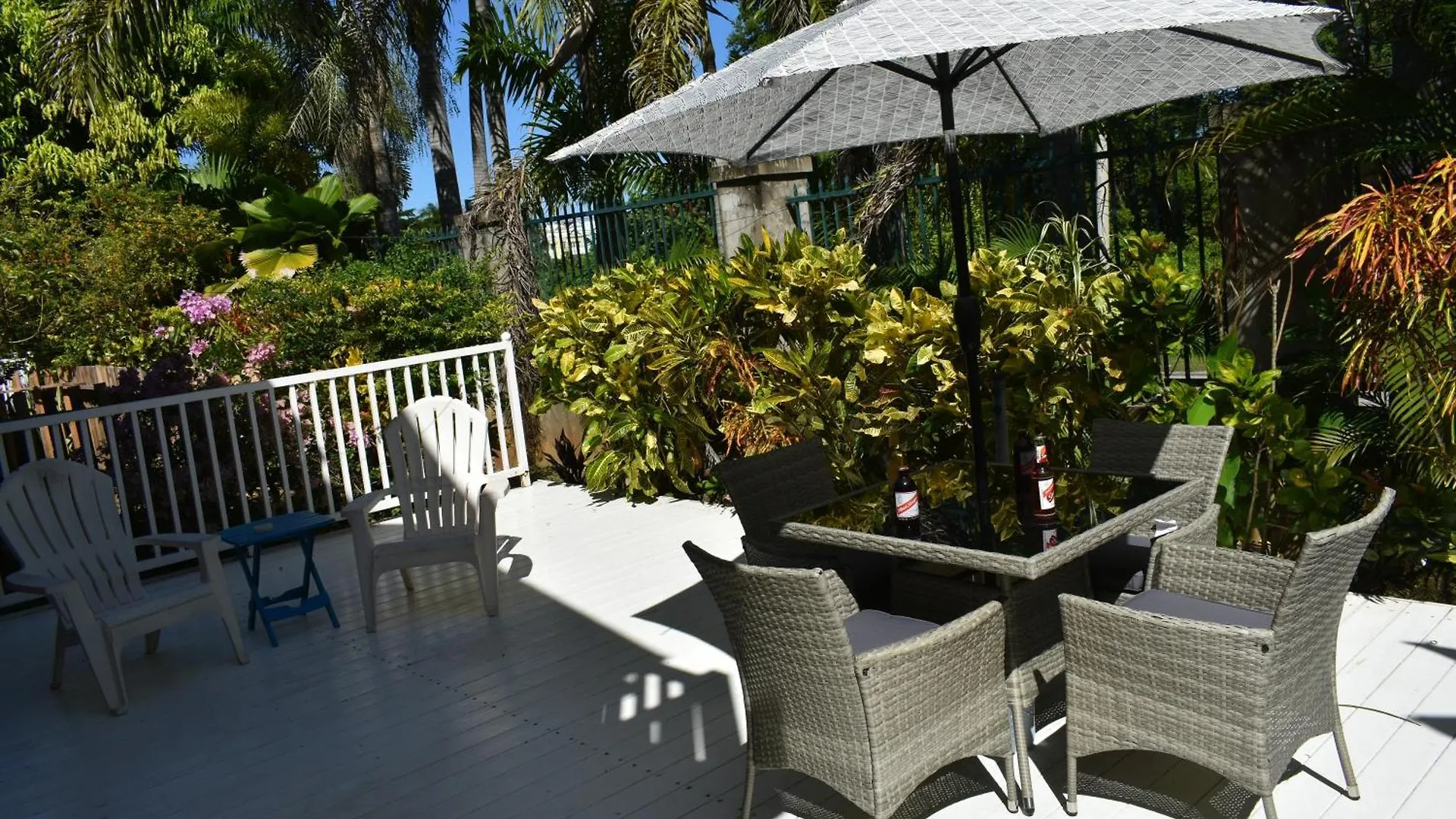 Irie Vibes By The Beach Negril Apartment