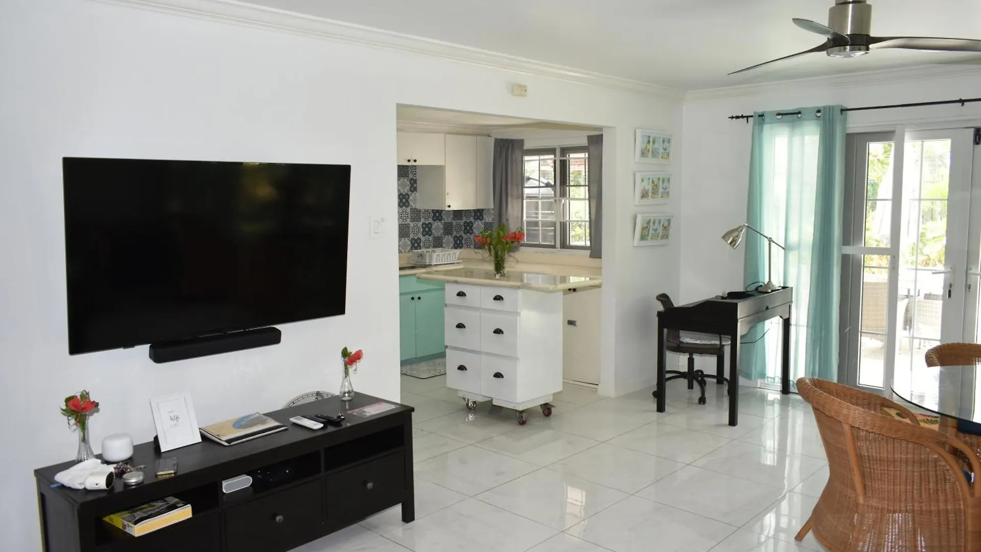 Irie Vibes By The Beach Negril Apartment